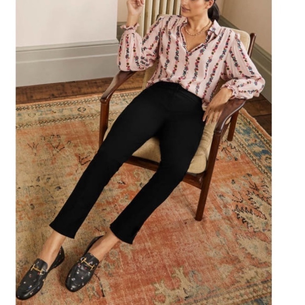 Avenue Montaigne Libbi Red Stripe High Rise Pants in Black